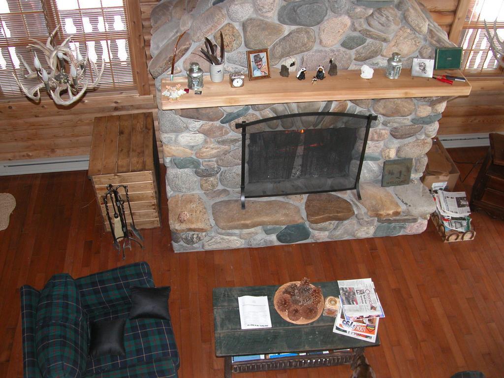 Montana Spirit Guest Lodge Cliff Lake Room photo